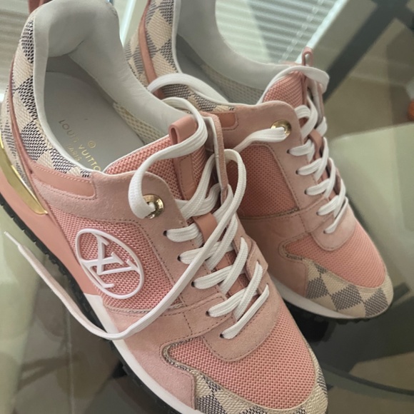 Louis Vuitton Sneakers - Picture 3 of 4